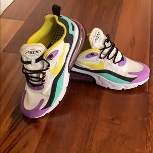 Nike 270 React